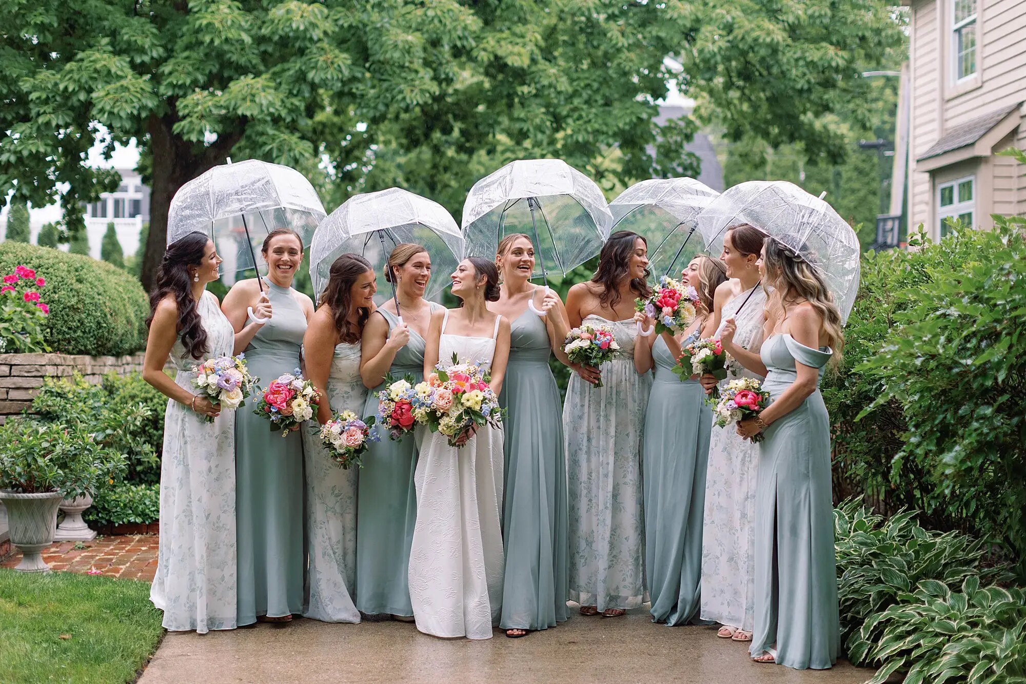 Lush wedding reception florals by Avant Gardenia